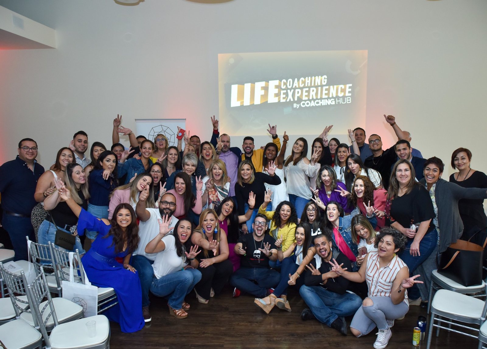 Comunidad de alumnos celebrando al cierre del Life Coaching Experience by Coaching Hub